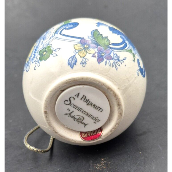 Vintage Andre Richard Floral Scentomander 3" Hanging Ceramic Potpourri Ball - Picture 4 of 8